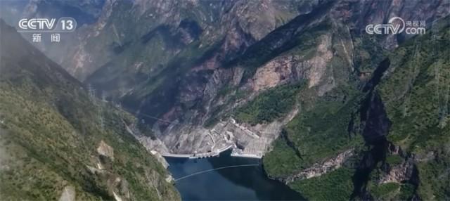 青藏高原上“追光” 世界级大工程实现水光能