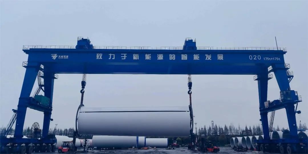 国内首台直径8米级陆上分片钢制塔筒顺利下线