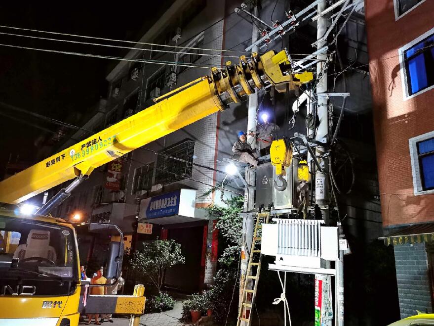国网福安市供电公司：跨夜抢修变压器故障 全力确保稳定供电