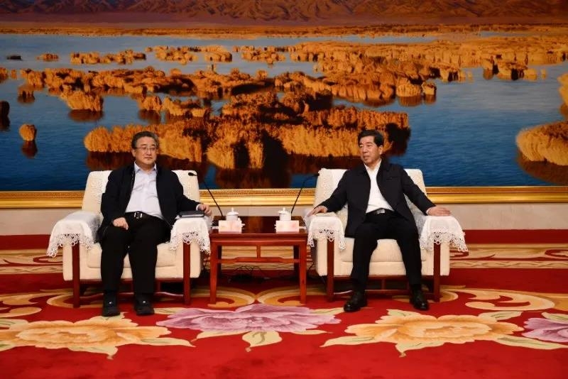 中核集团党组书记、董事长余剑锋与宁夏党委书记陈润儿会谈