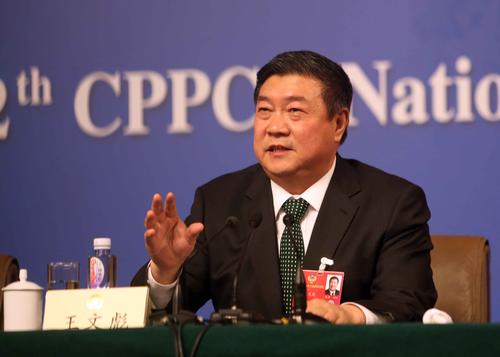 王文彪：在十四五期间实施千万千瓦级的光伏治沙