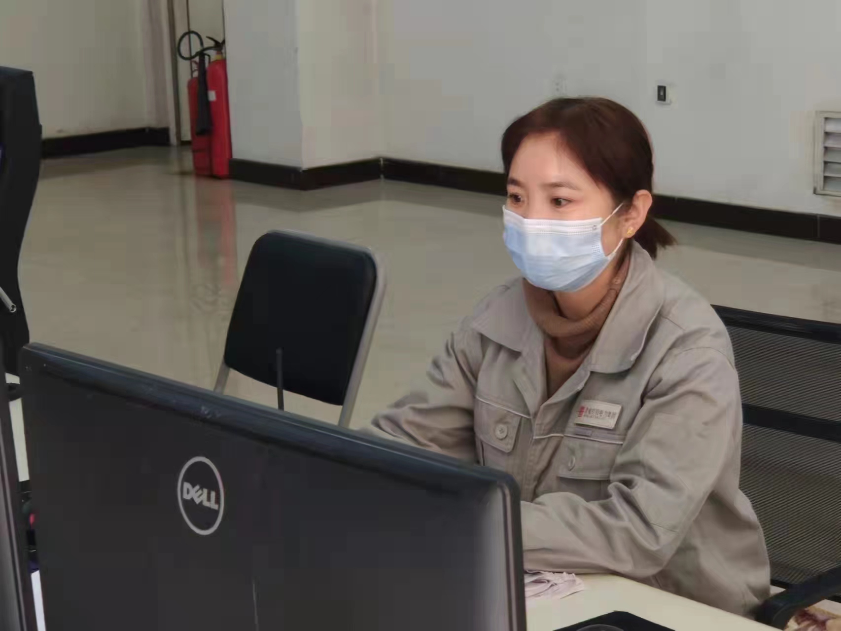 侯红军：一位无怨无悔的女主值