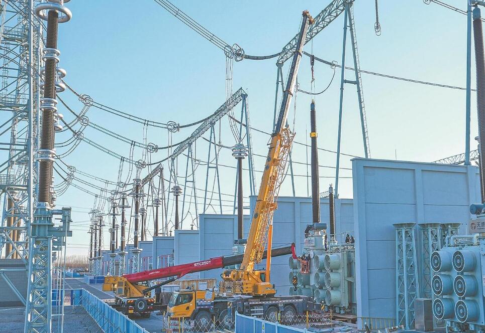 1000千伏北京东变电站扩建工程4号主变压器安装