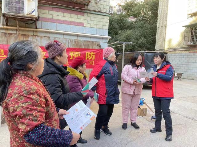 国网株洲天元供电公司电力便民服务点“零距离”为民办电