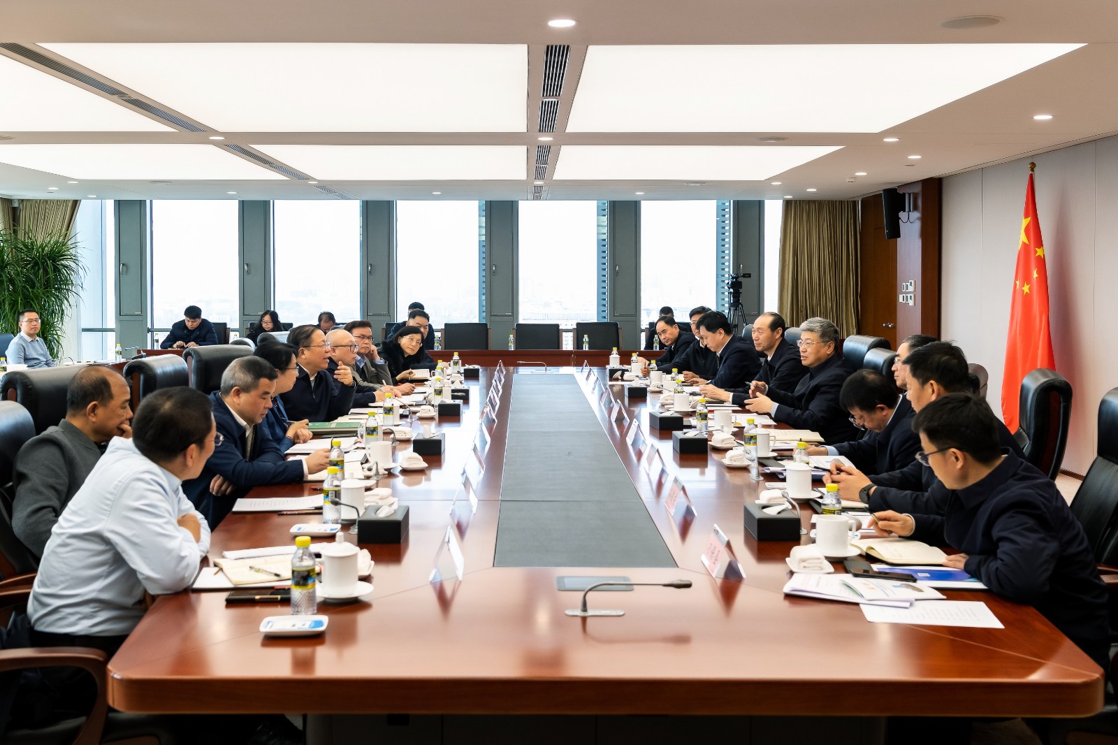 国家能源集团党组书记、董事长刘国跃会见广西壮族自治区政府党组成员、国资委党委书记秦如培