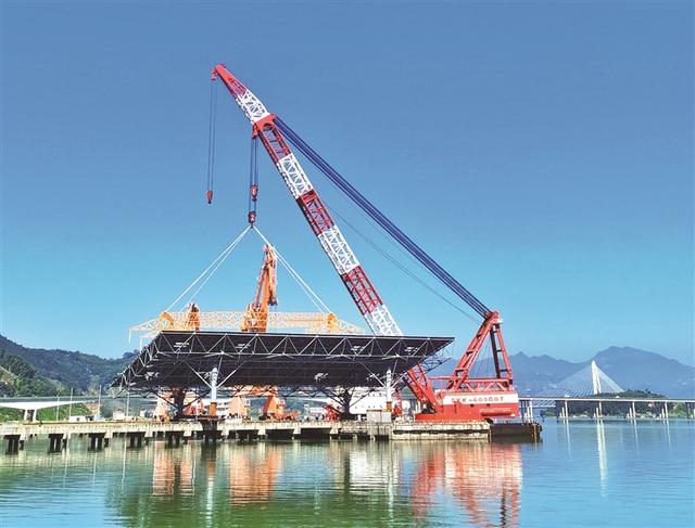 中广核宁德200兆瓦海上光伏项目海上光伏支架顺利出港