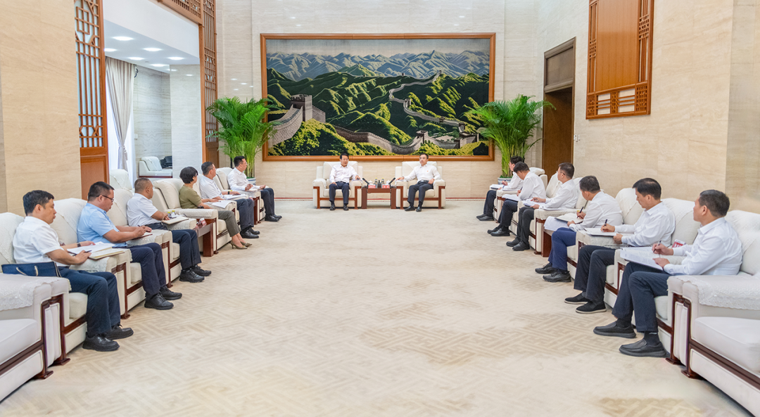 大唐集团有限公司党组书记邹磊与延安市委书记蒿慧杰会谈