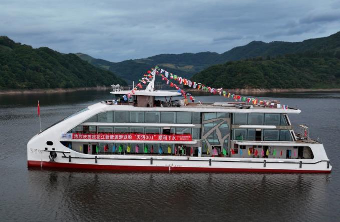 葛洲坝机电公司承建的新能源船舶“天河一号”