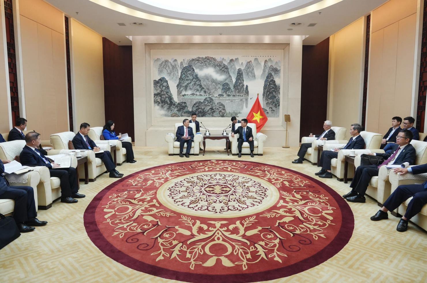 中国能建党委书记、董事长宋海良拜会越南副总理兼财政部部长胡德福