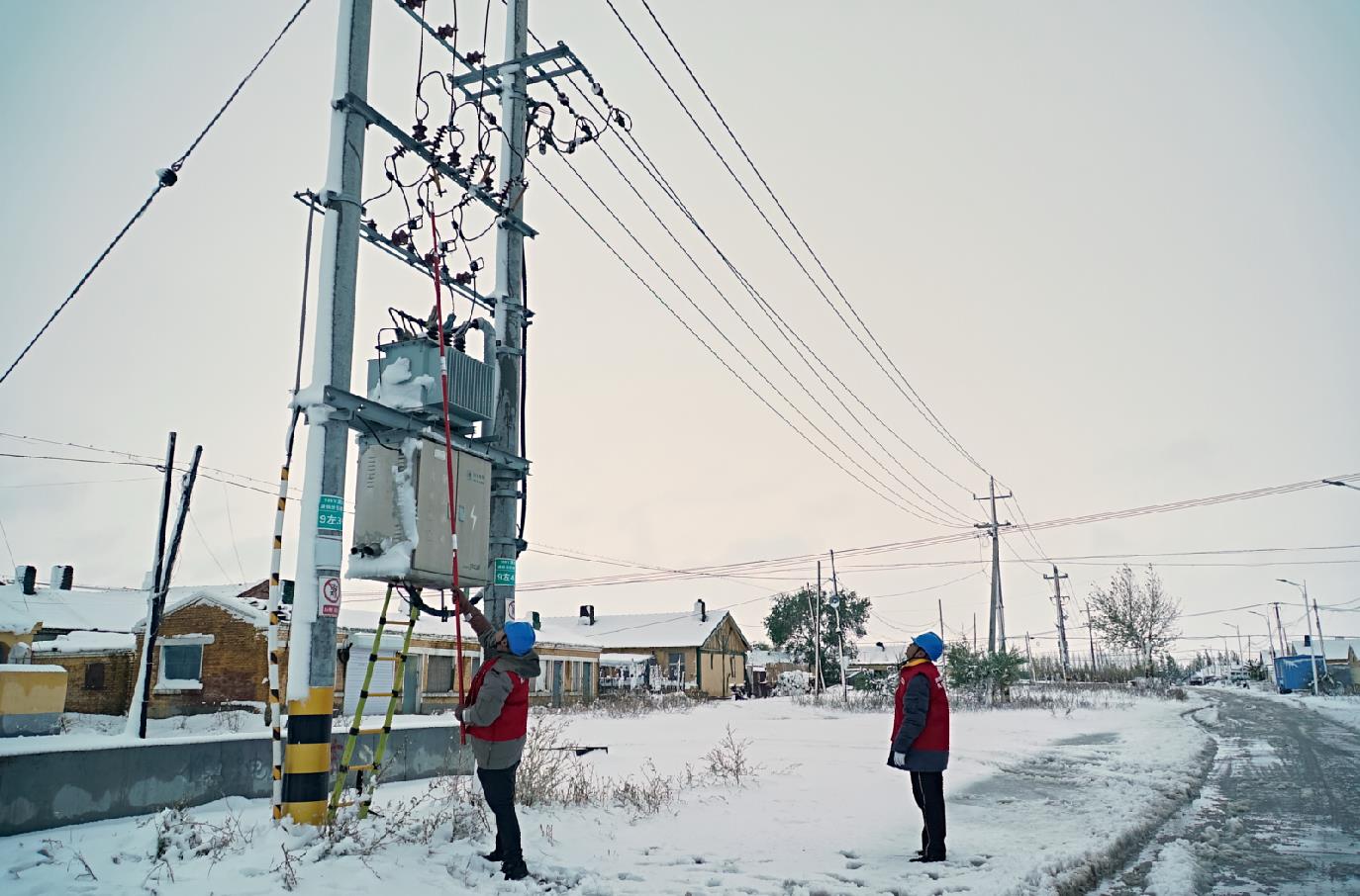 国网满洲里供电公司：狂风暴雪袭北疆 供电保障显担当