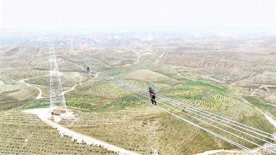 “宁电入湘”宁夏段成功跨越特高压天中线