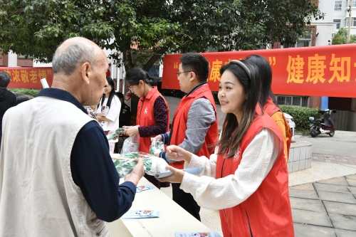 华中院开展重阳节爱老敬老系列活动
