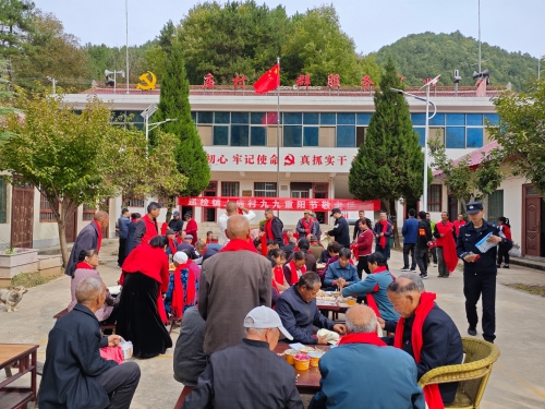 水电十五局帮扶点上庙村“聚情重阳节 情暖金