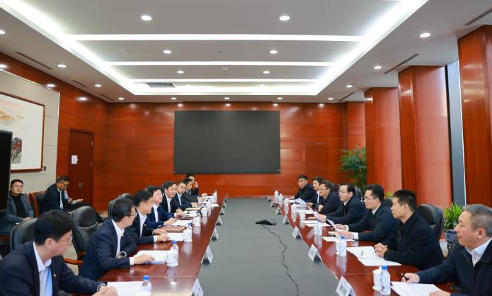 中国能建党委委员、总经济师周小能与呼伦贝尔市委书记王旺盛会谈