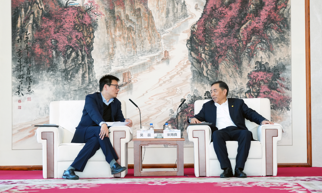 中国能建党委书记、董事长宋海良与上海电气党委书记、董事长吴磊会谈